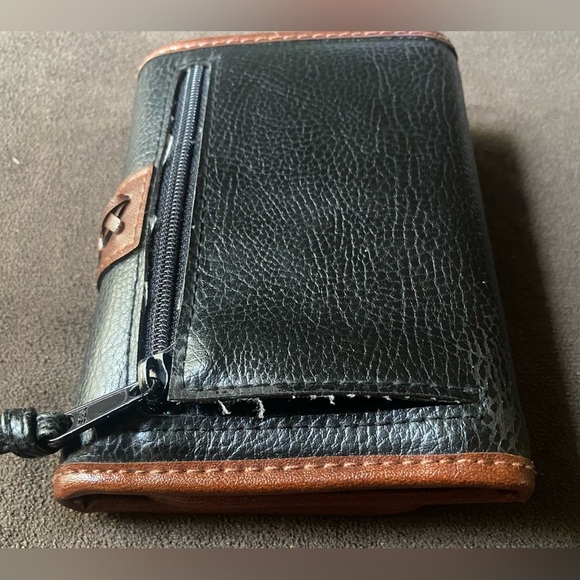 Liz Claiborne Black and Brown wallet - Picture 9 of 9